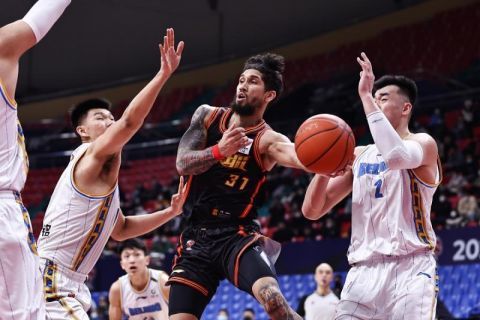 难道你宋家，要公然和我吴家作对不成？。
